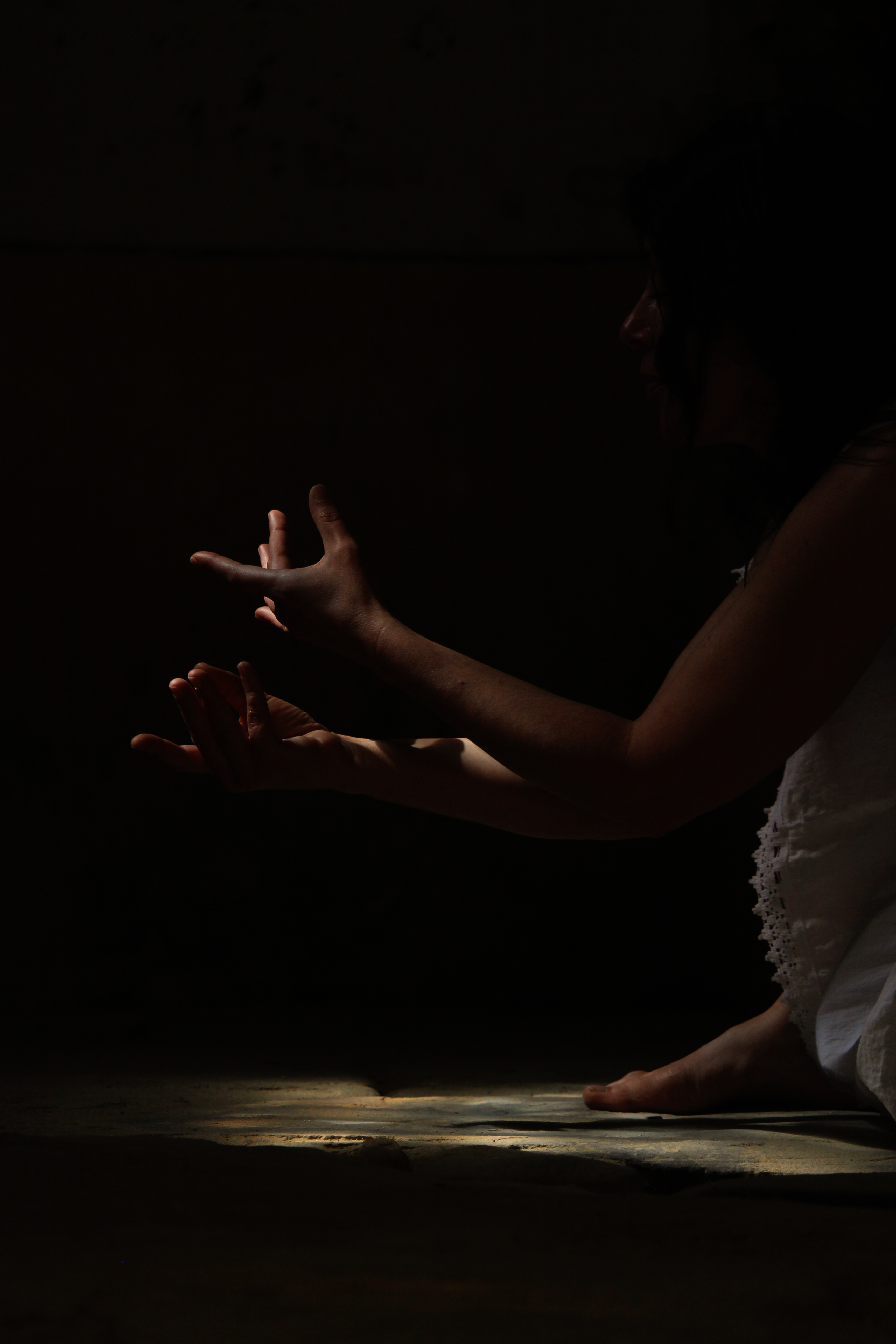 Séance portrait en extérieur au Château de l’Arthaudière à Saint-Bonnet-de-Chavagne.